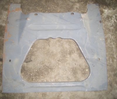 Bodenblech unter Getriebe