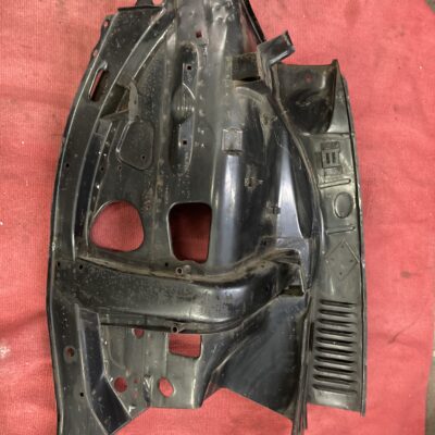 Radhaus vorne rechts komplett  NOS ( mit Längsträger)